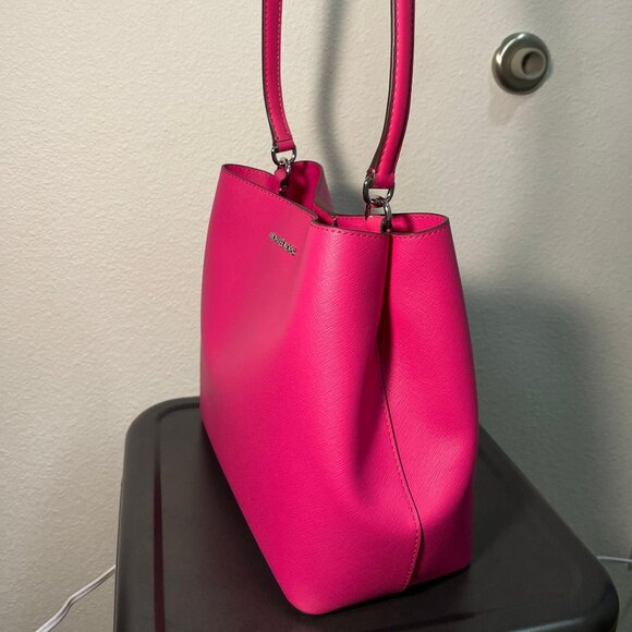 MIchael Kors Bucket Shoulder Bag - Picture 1 of 5